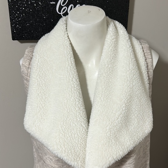 Athleta Apres Anything Vest Sherpa Fleece Jacket Cream Oatmeal Sz XXS - Picture 4 of 12